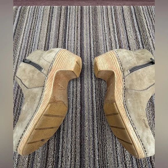 Dansko Maria boot. Size 38. Taupe. GUC. Super comfy - Picture 2 of 6